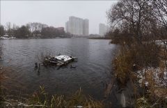 На маленьком плоту...