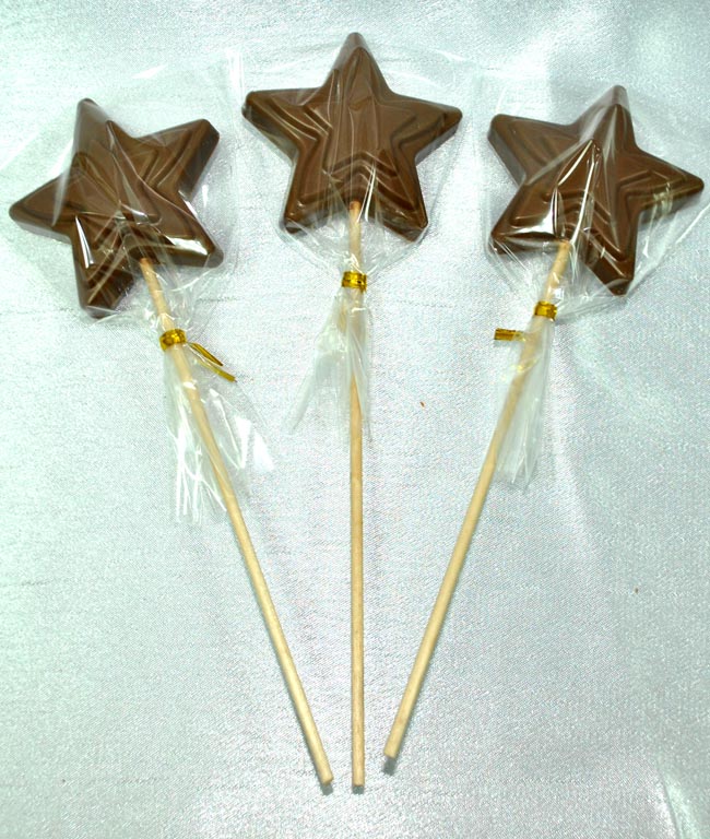 Шоколадка звезда. Звезда на палочке. Шоколадные звезды на палочке. Шоколадные фигурки на палочке. Звезда палочка деревянная.