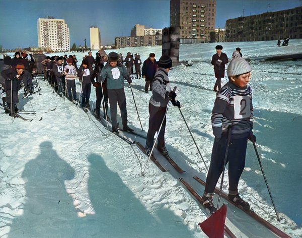 Соревнования лыжников на Серебрянке