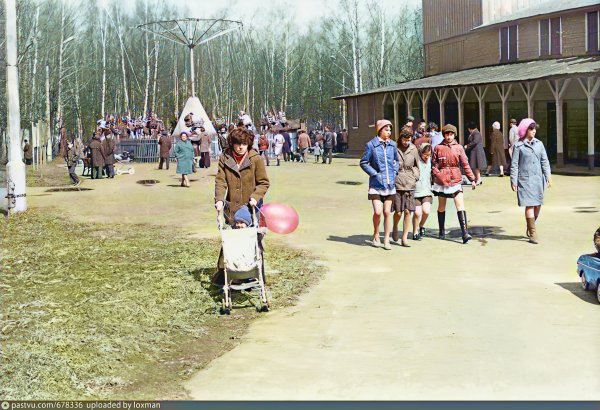 Весной в парке г.Пушкино (1981г.)