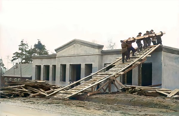 Строительство магазина в Мамонтовке в 50-х (Кузнецкий мост, 58 )