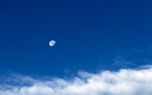 Просто Луна